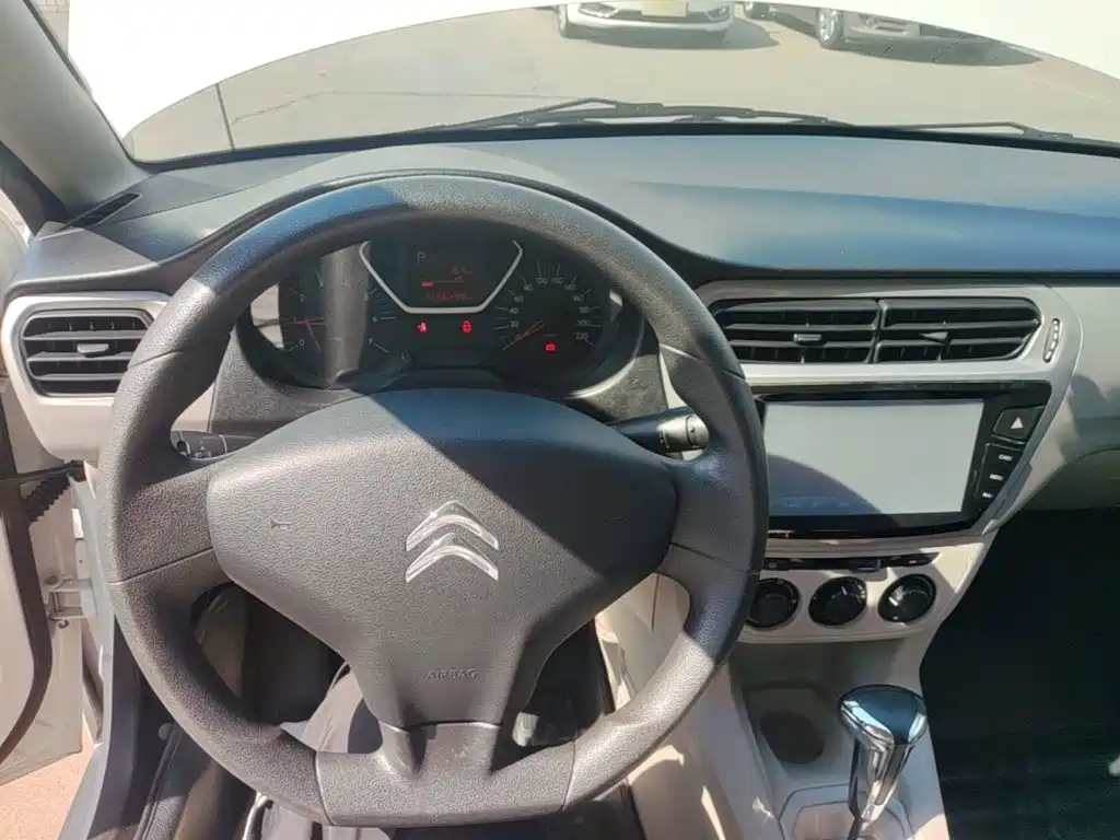 Citroen Elysee — миниатюра 10