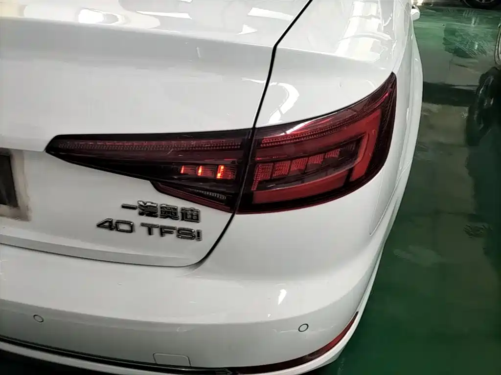 Audi A4L 2019 40 TFSI VI