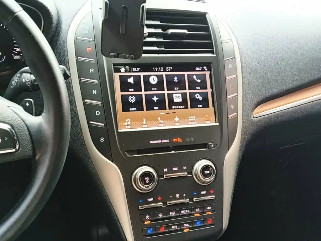 Lincoln MKC — миниатюра 13