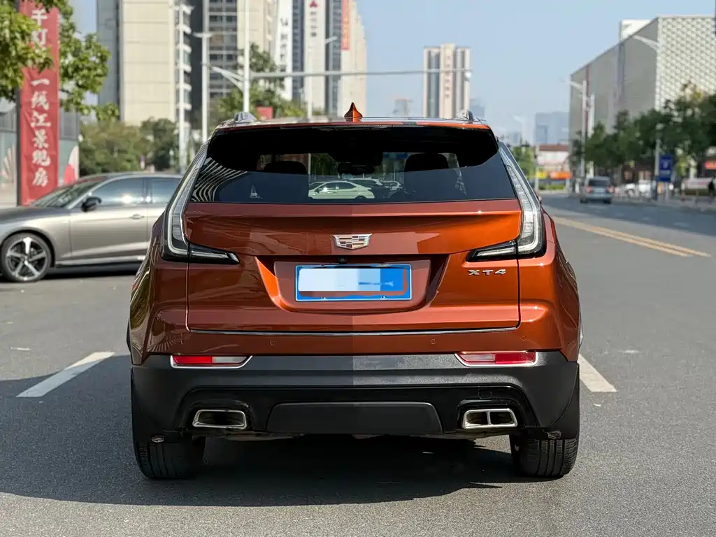 CADILLAC XT4
