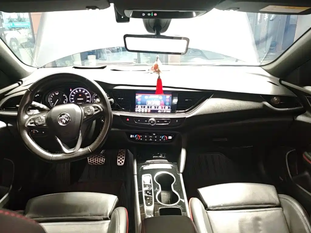 Buick Regal — миниатюра 10