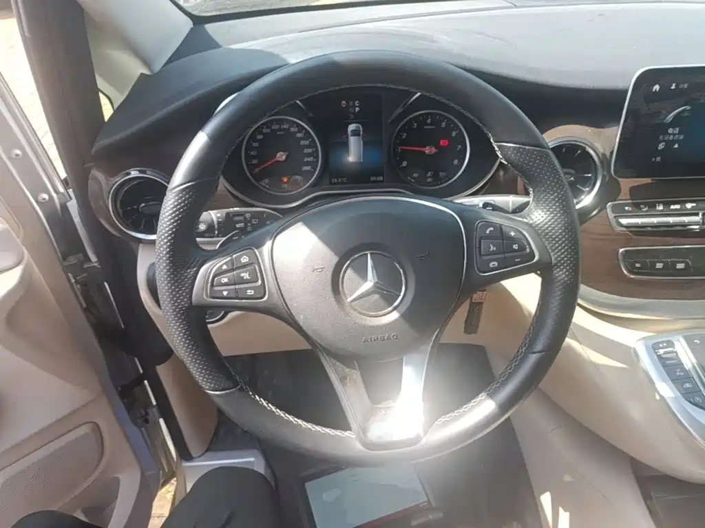 Mercedes-Benz V-Class — миниатюра 7