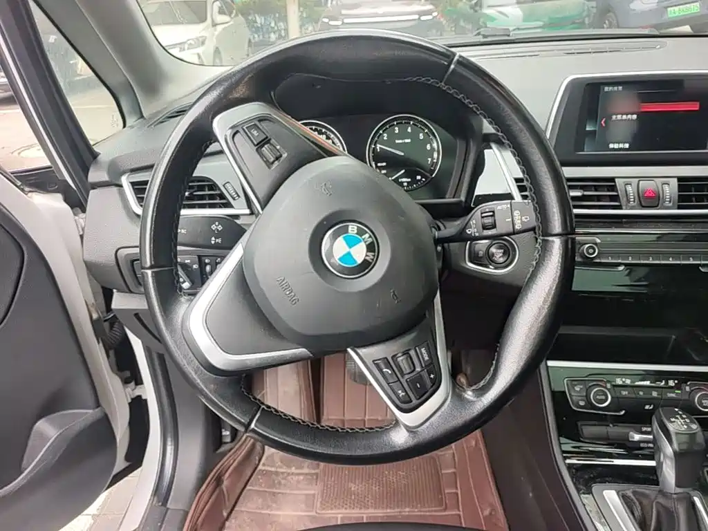 BMW 2 Series Active Tourer — миниатюра 15