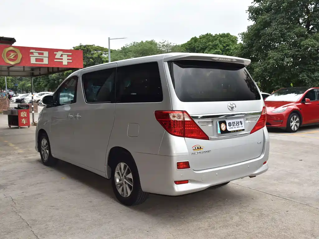 Toyota Alphard — миниатюра 18