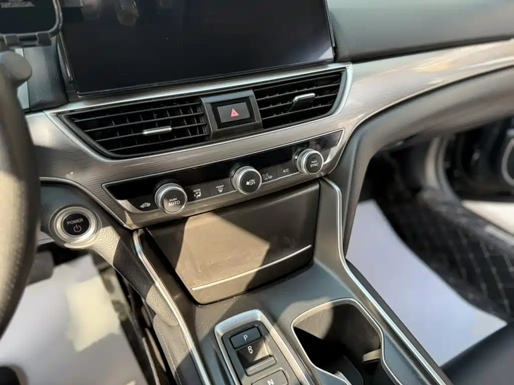 Honda Accord — миниатюра 13