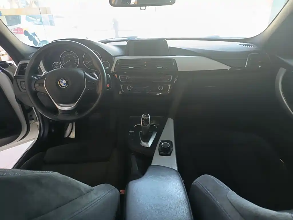 BMW 3 Series — миниатюра 10