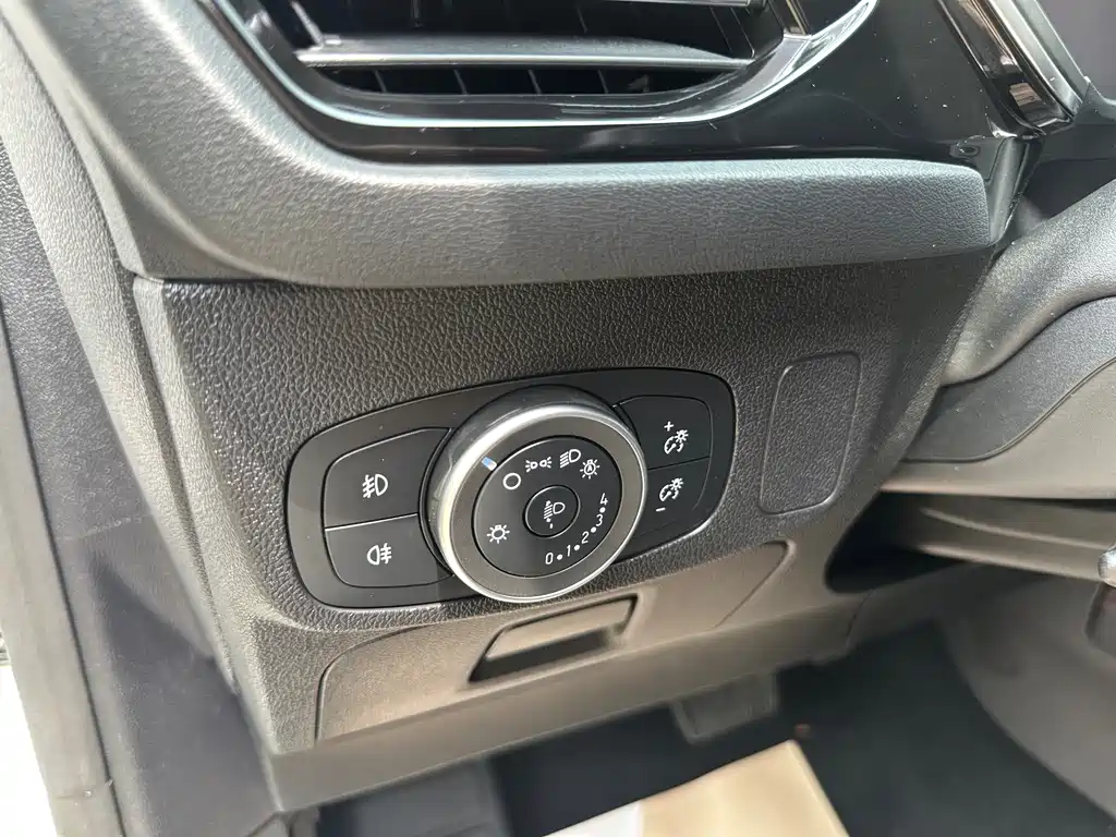 Ford Focus 2022 EcoBoost 180 AT ST Line