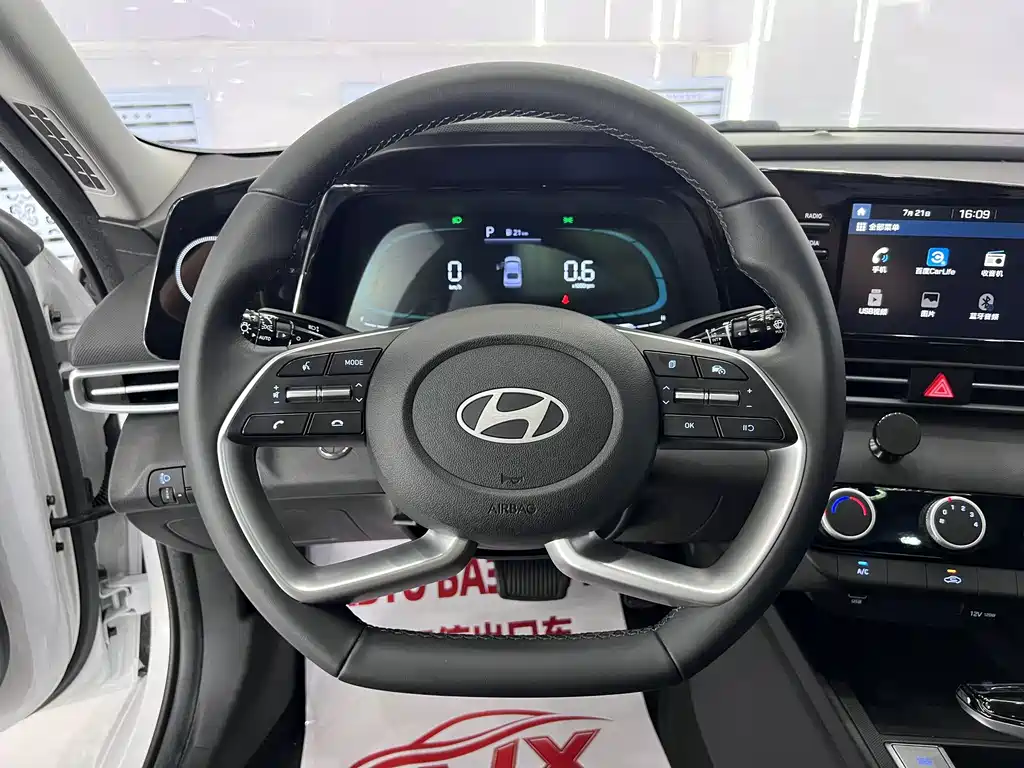 Hyundai Elantra — миниатюра 12
