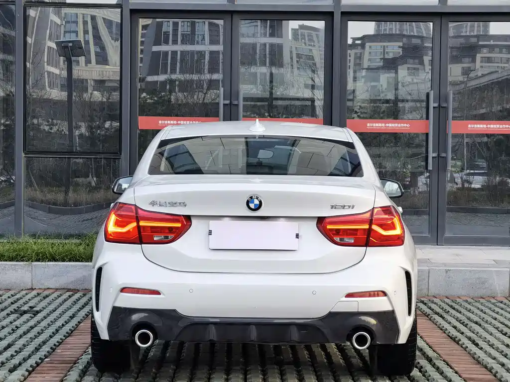 BMW 1 SERIES