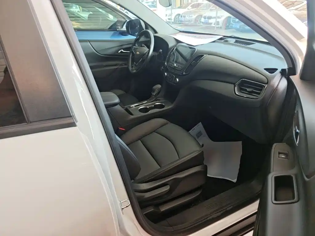 Chevrolet Equinox — миниатюра 25