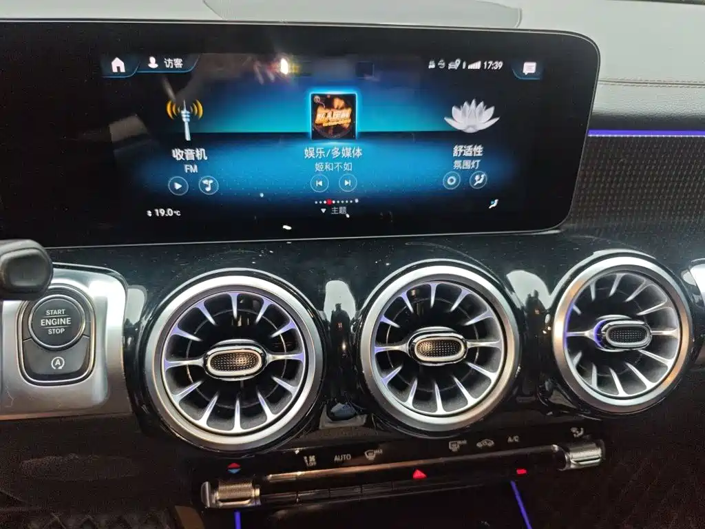 Mercedes-Benz GLB — миниатюра 6