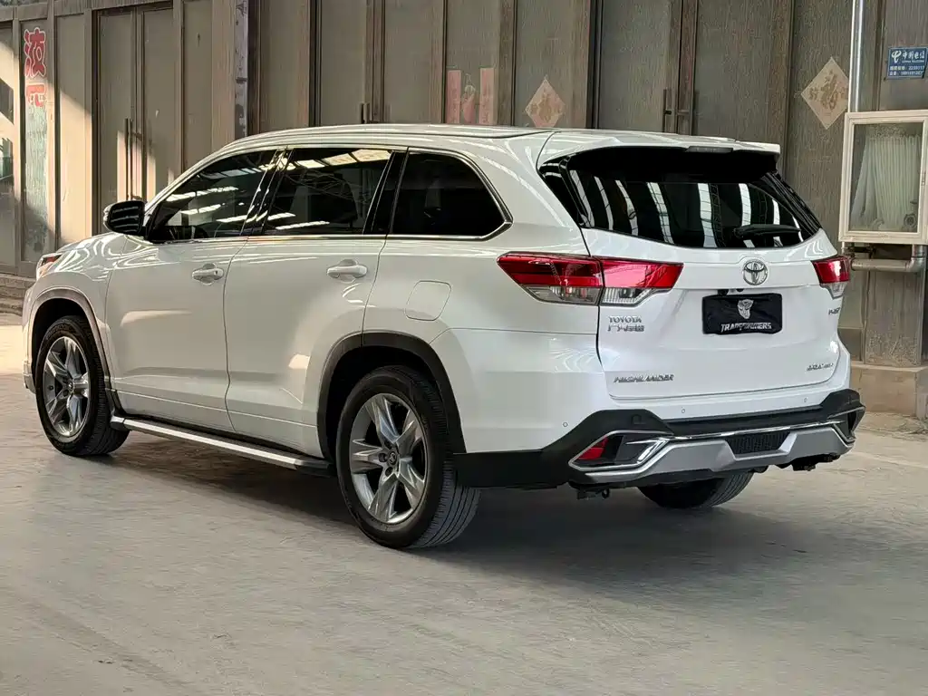 TOYOTA HIGHLANDER