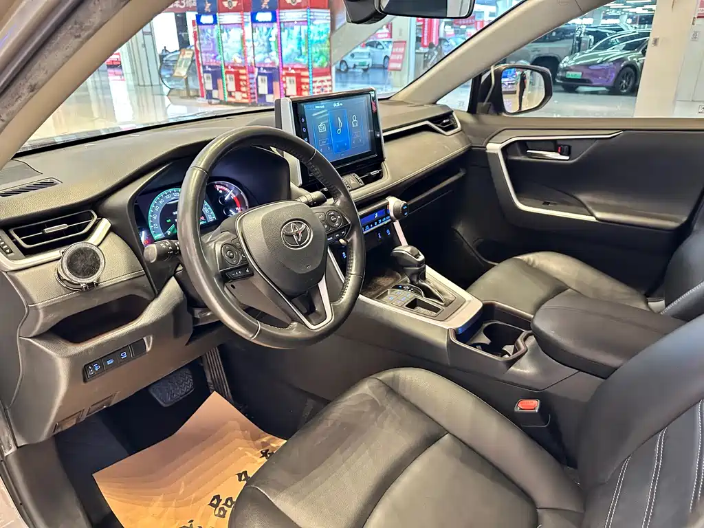 Toyota RAV4 — миниатюра 11