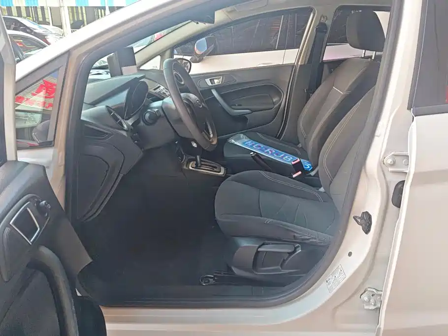 Ford Fiesta — миниатюра 9