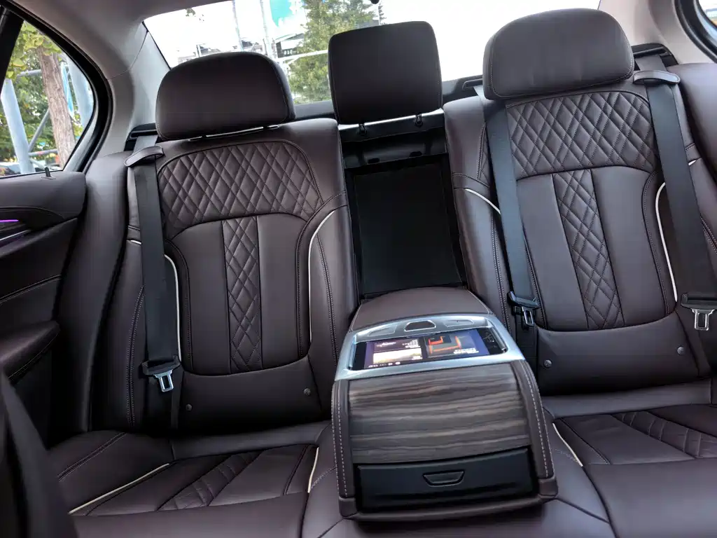 BMW 5 Series — миниатюра 17