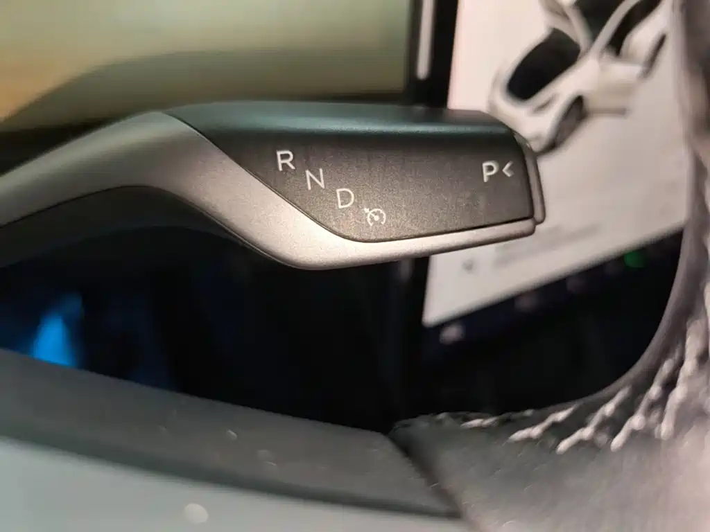 Tesla Model Y — миниатюра 14
