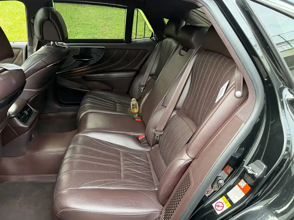 Lexus LS — миниатюра 12