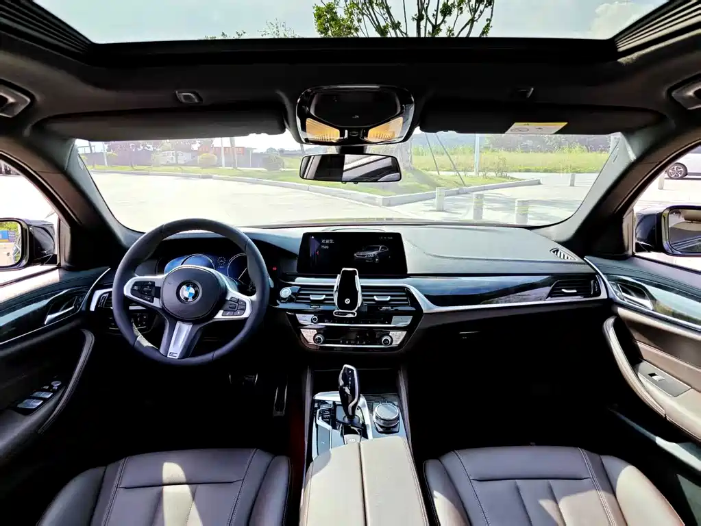 BMW 5 Series — миниатюра 4