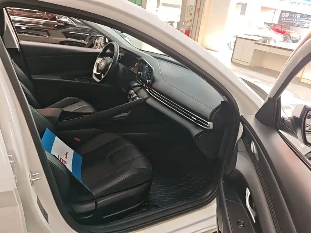 Hyundai Elantra — миниатюра 25