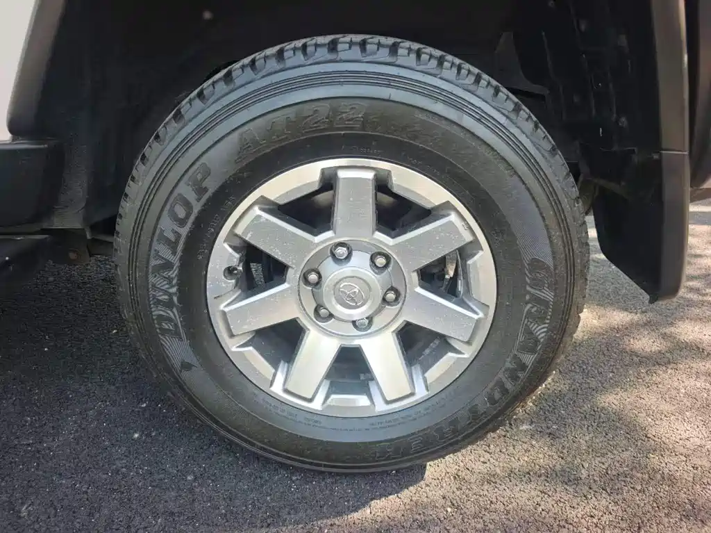 Toyota FJ Cruiser — миниатюра 13