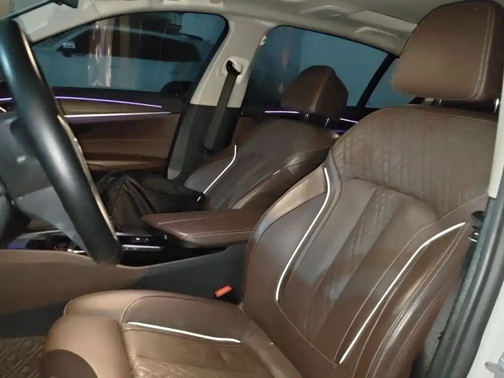 BMW 5 Series New Energy — миниатюра 9