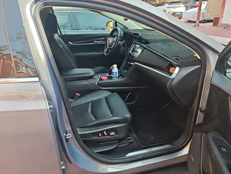 Cadillac XT5 — миниатюра 7