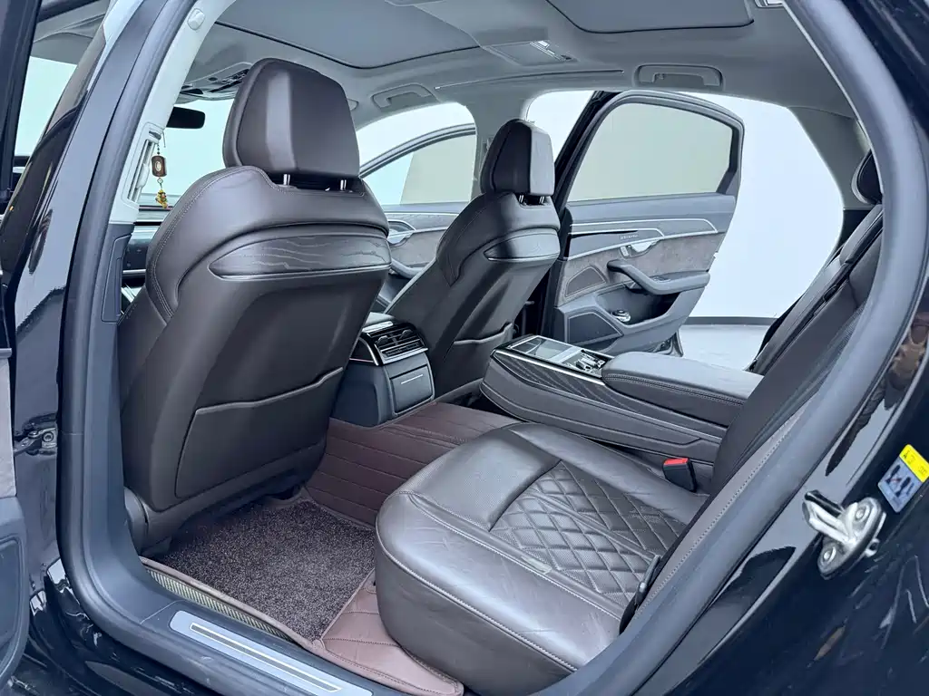 Audi A8 — миниатюра 10