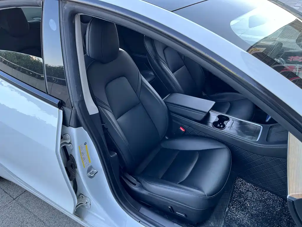 Tesla Model 3 — миниатюра 20