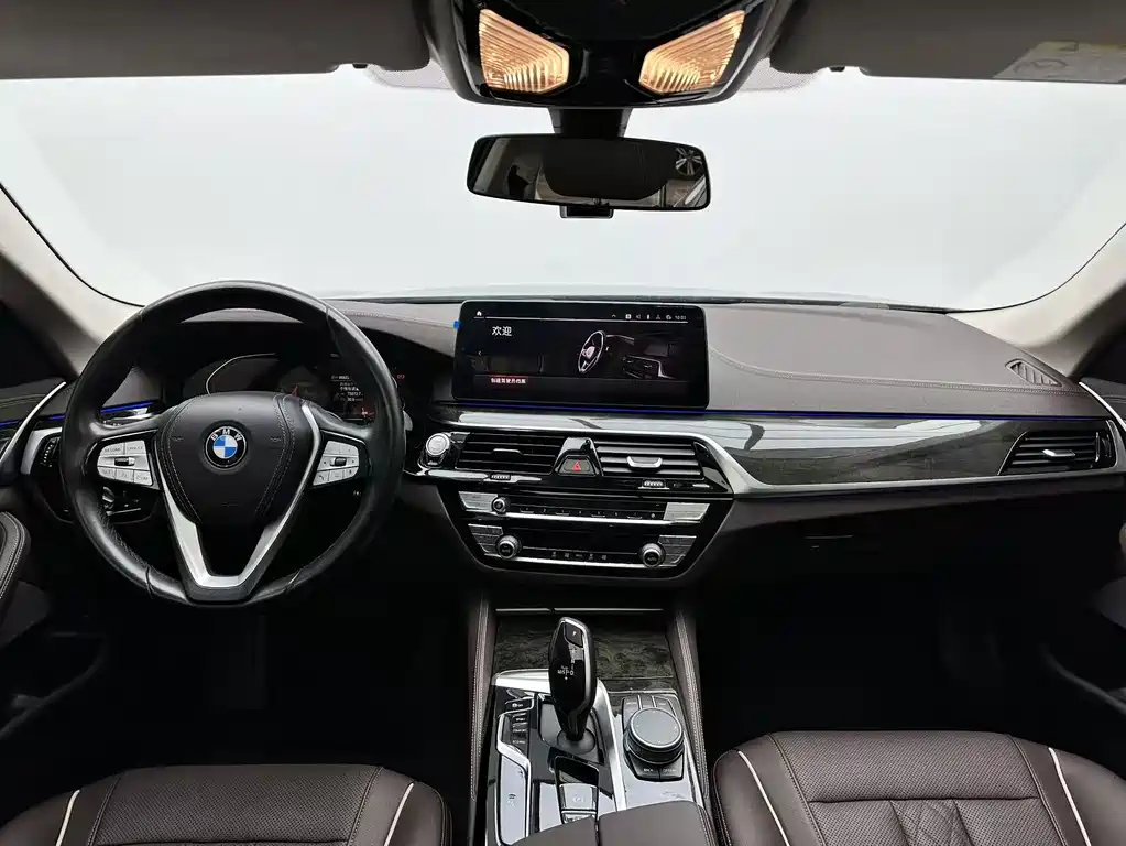 BMW 5 Series — миниатюра 8