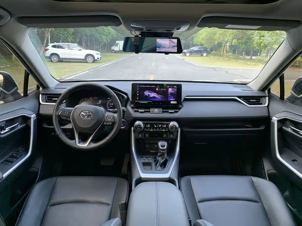 Toyota RAV4 — миниатюра 5
