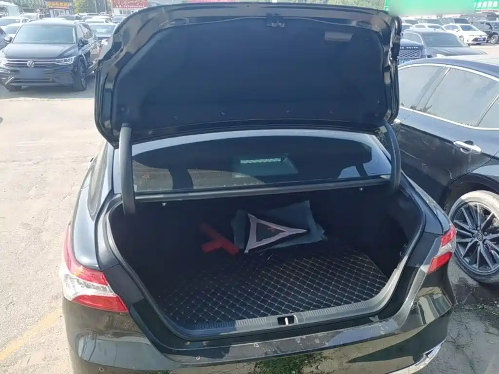 Toyota Camry — миниатюра 19