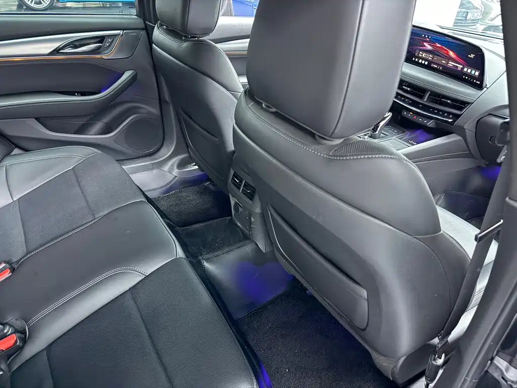 Cadillac CT5 — миниатюра 11