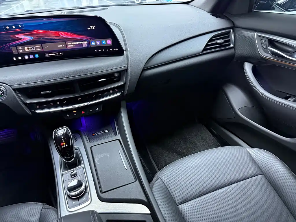 Cadillac CT5 — миниатюра 10
