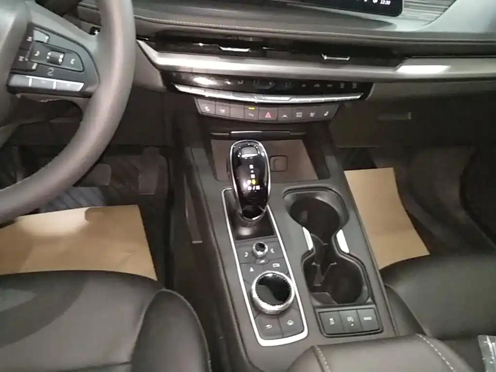 Cadillac XT4 — миниатюра 14