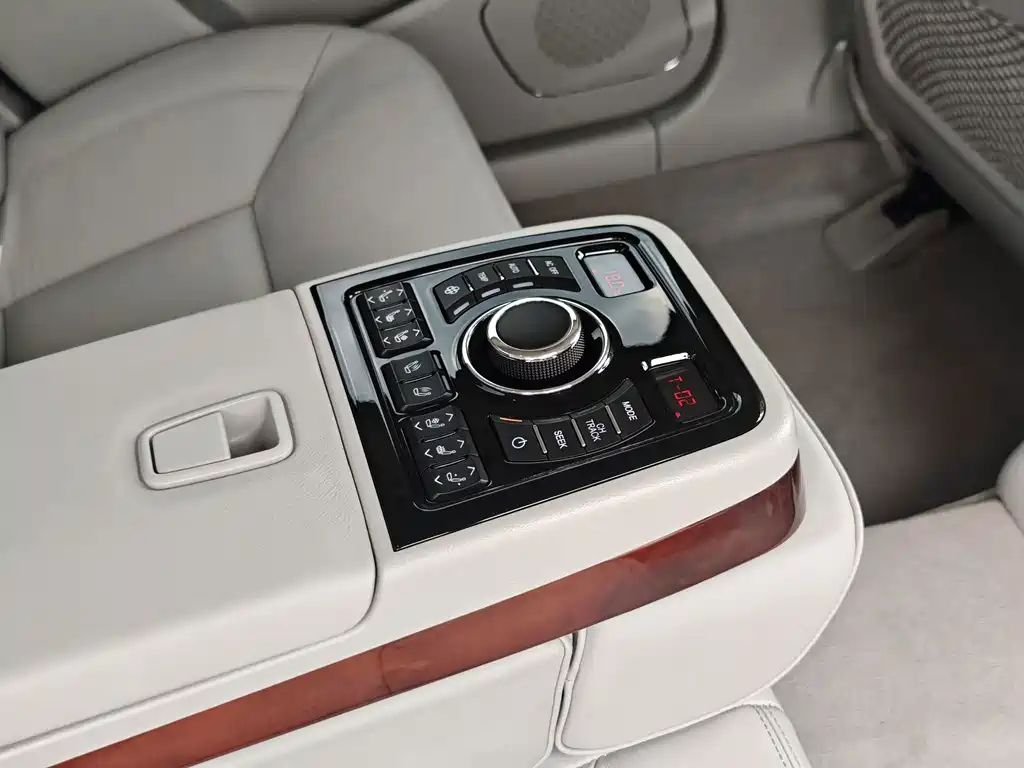 Hongqi Hongqi H7 — миниатюра 21