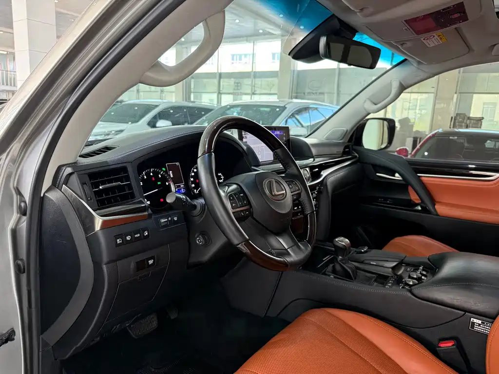 Lexus LX — миниатюра 6