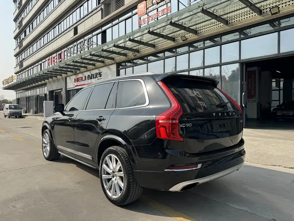 Volvo XC90 2017 T6 5 мест