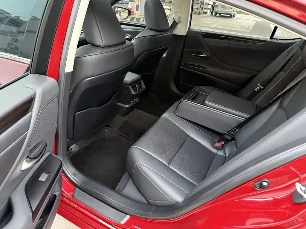 Lexus ES — миниатюра 8