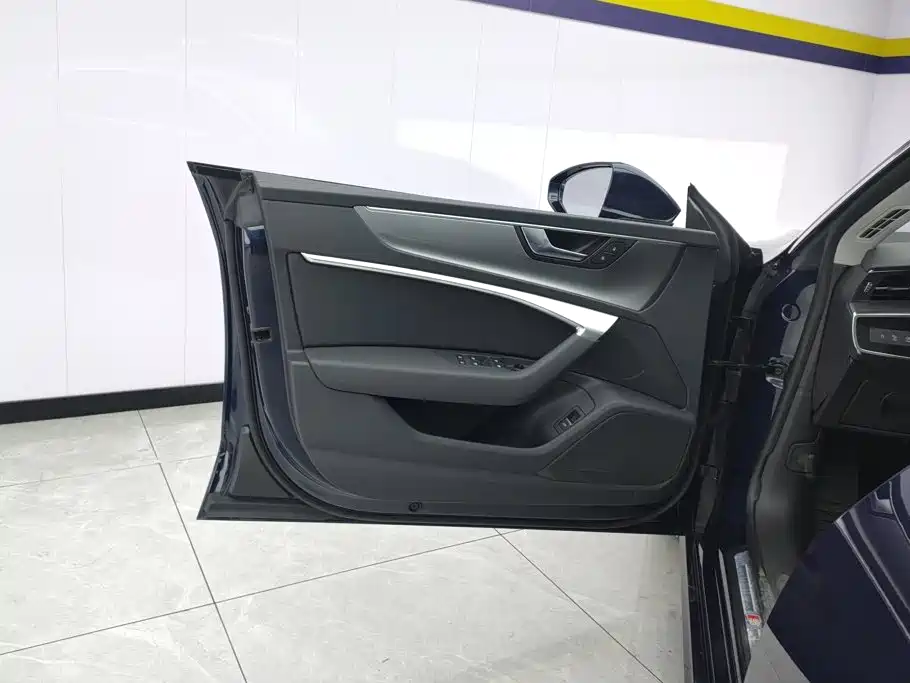 Audi A7L — миниатюра 7