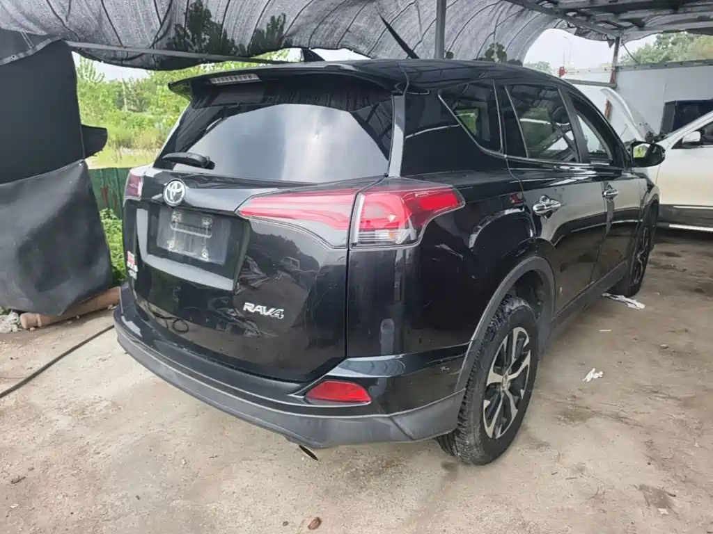 Toyota RAV4 — миниатюра 7