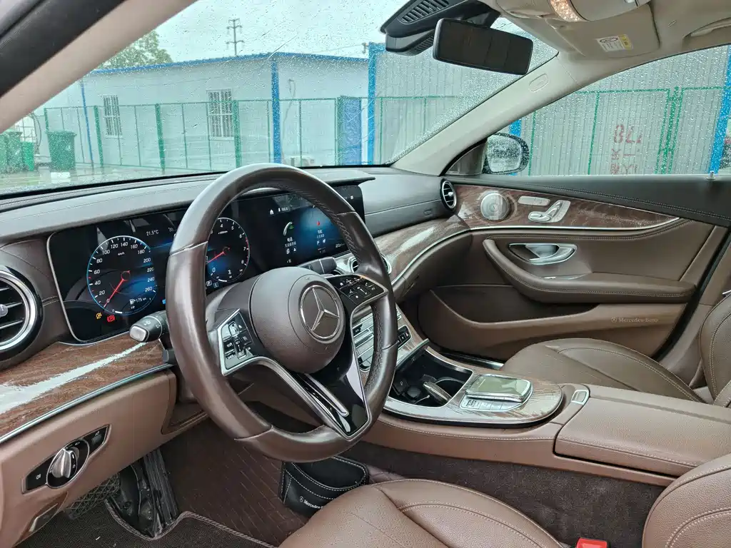 Mercedes-Benz E-Class — миниатюра 7