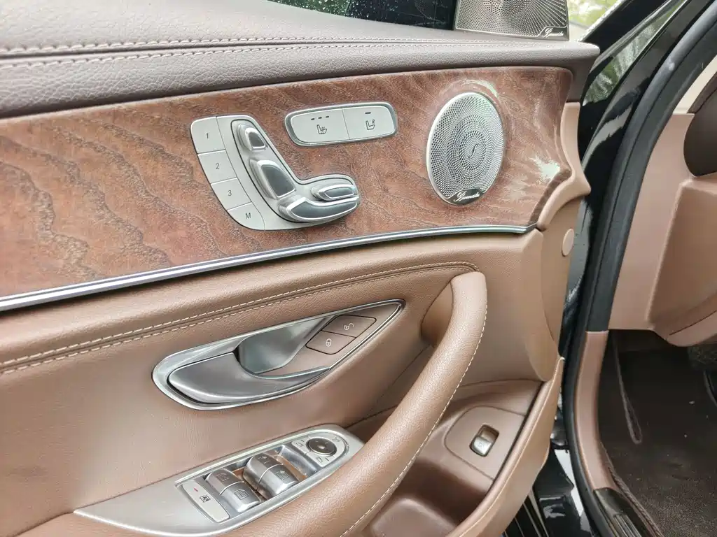 Mercedes-Benz E-Class — миниатюра 9