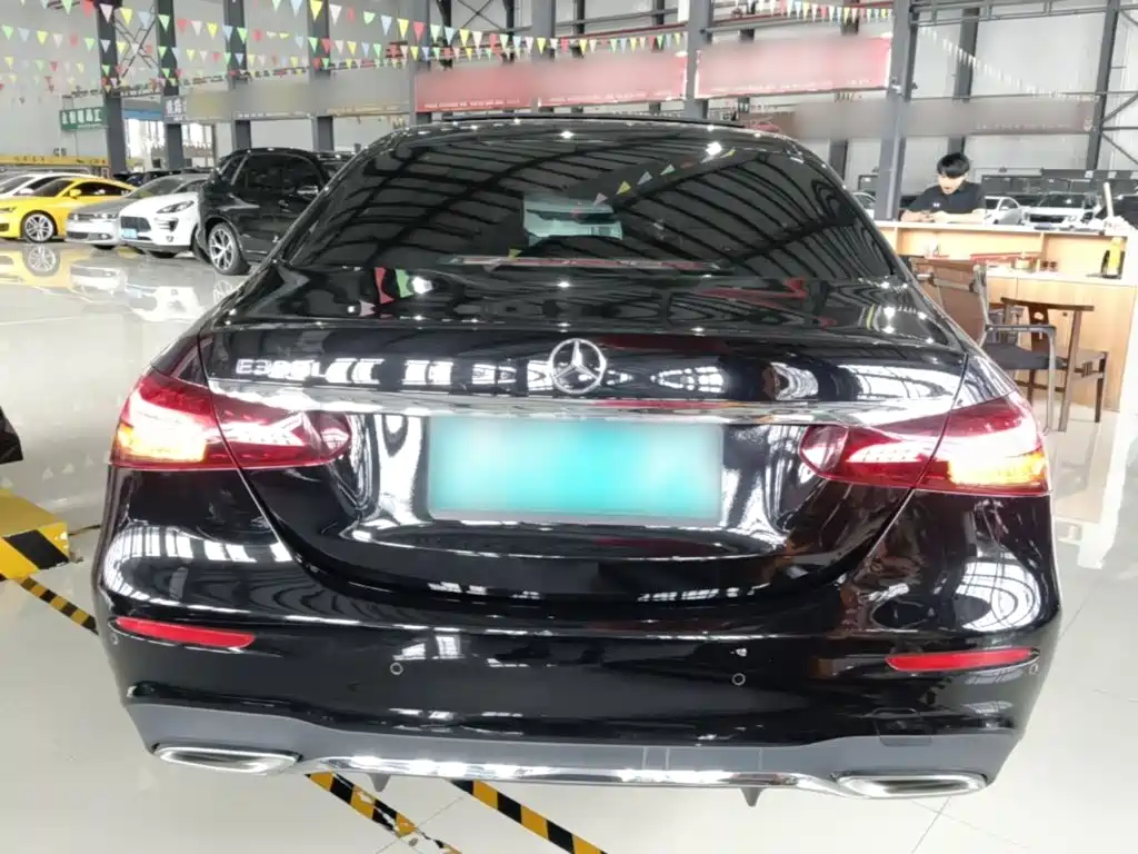 Mercedes-Benz E-Class — миниатюра 6