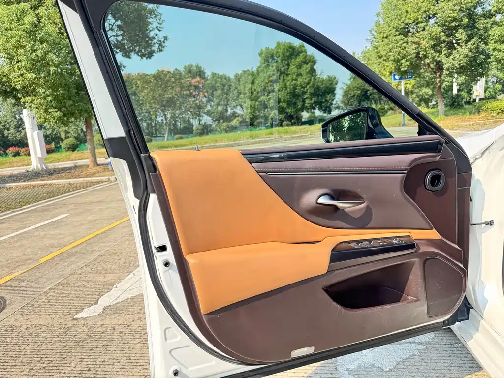 Lexus ES — миниатюра 6