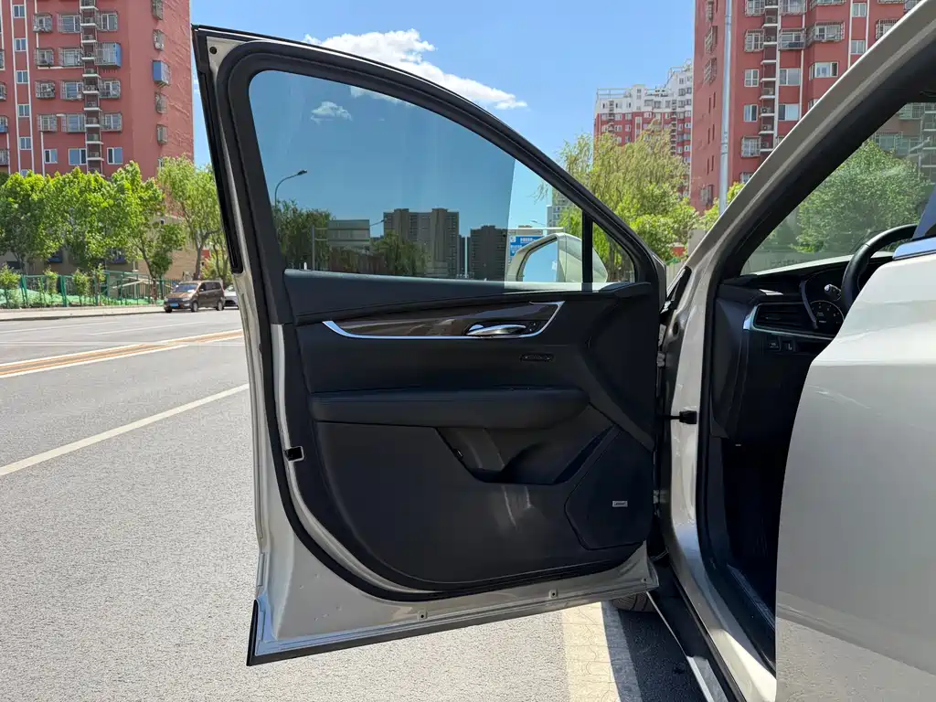 Cadillac XT5 2016 28T Lead