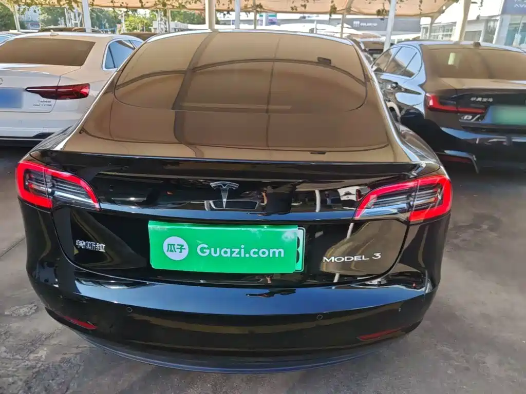 Tesla Model 3 — миниатюра 6