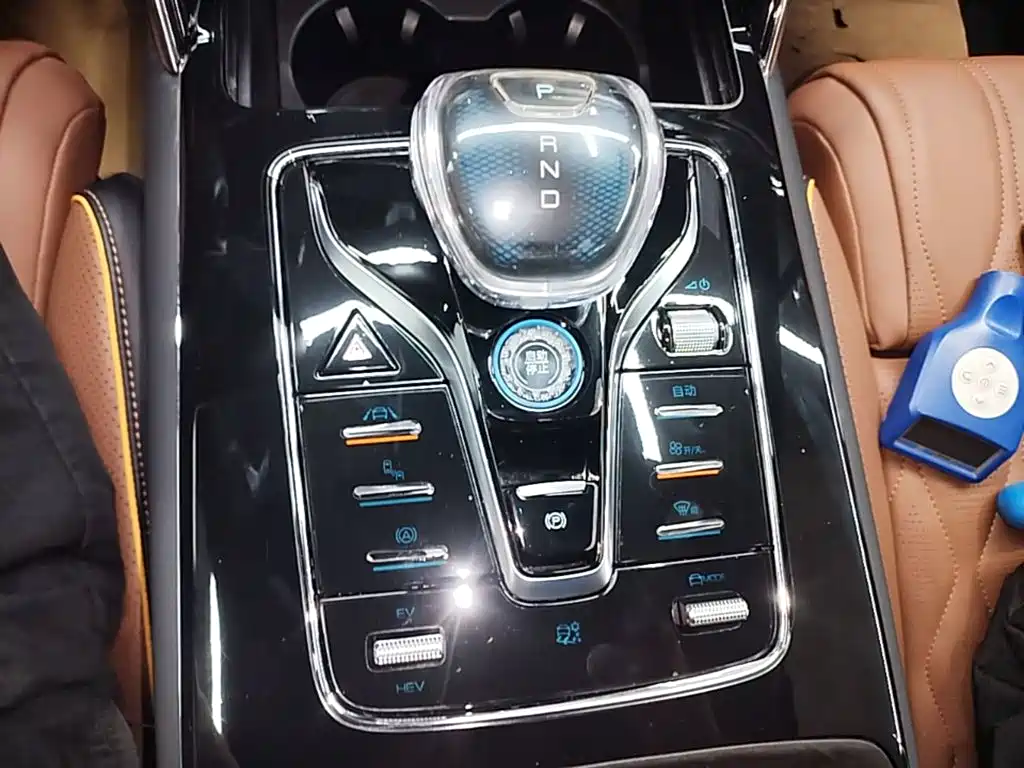 BYD Tang New Energy — миниатюра 10
