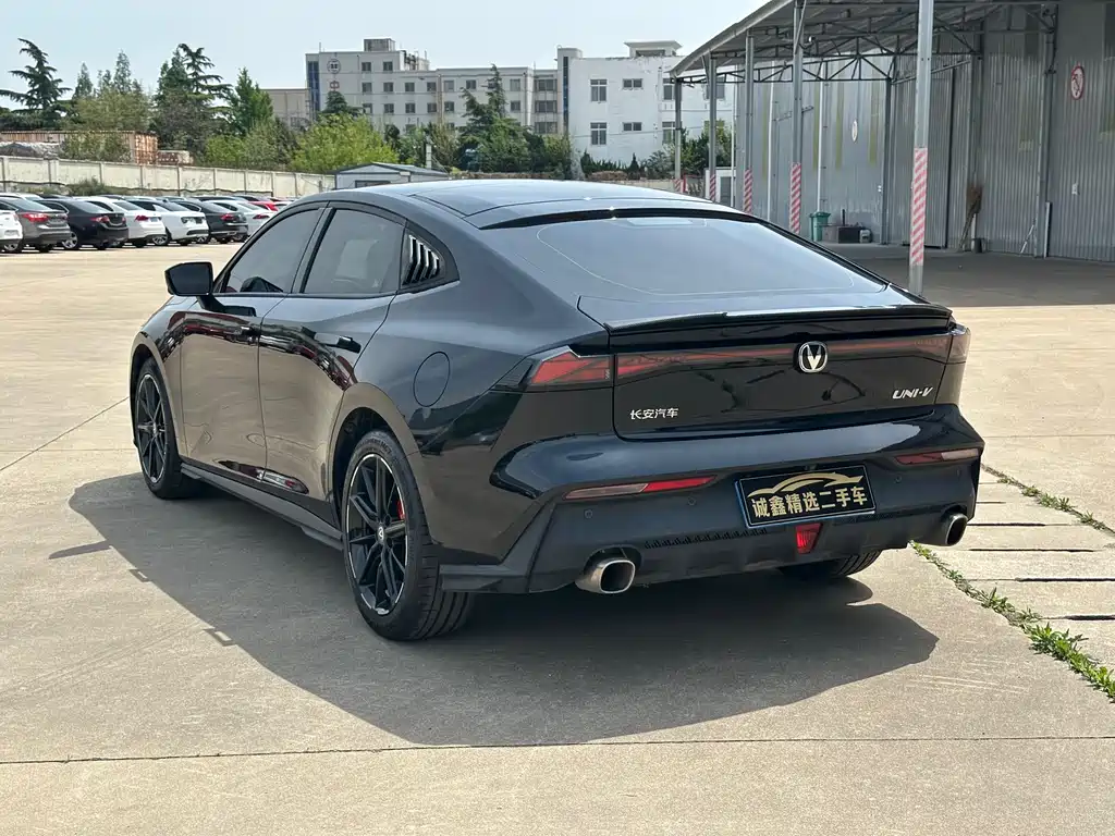 Changan UNI-V 2022 1.5T Luxury