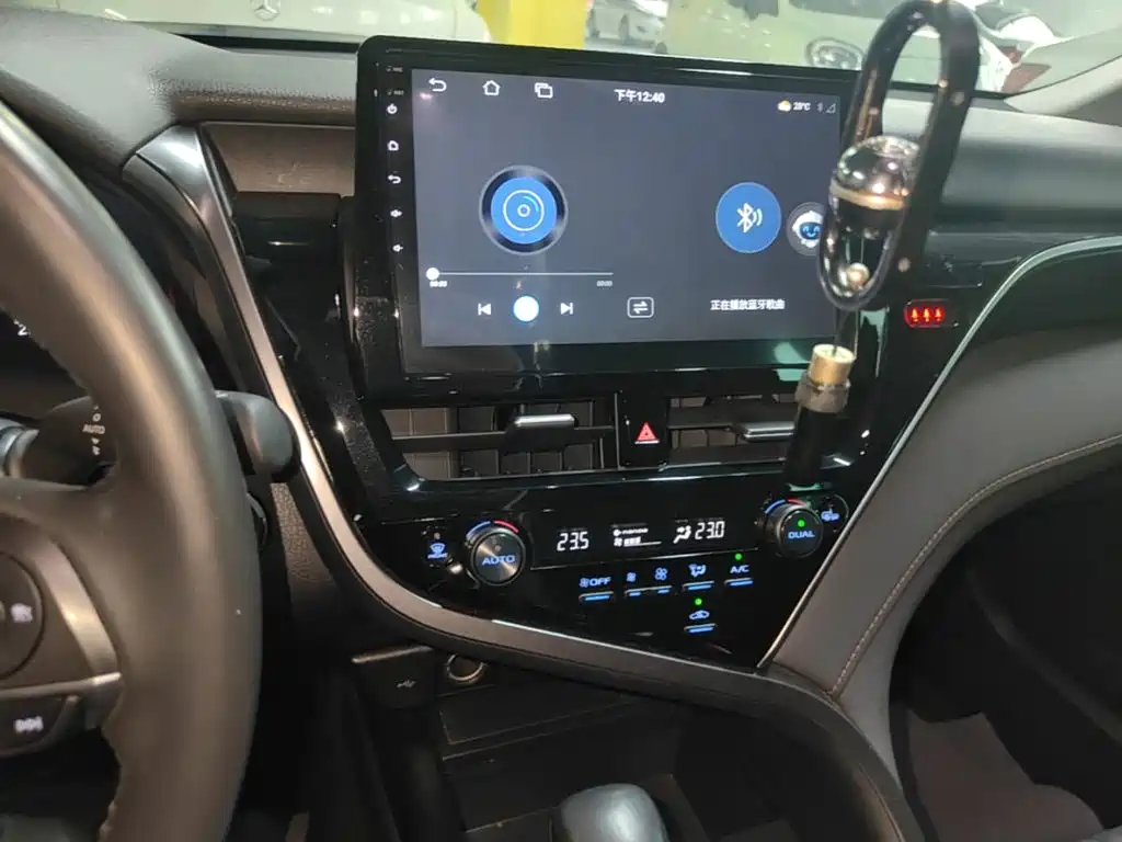 Toyota Camry — миниатюра 13
