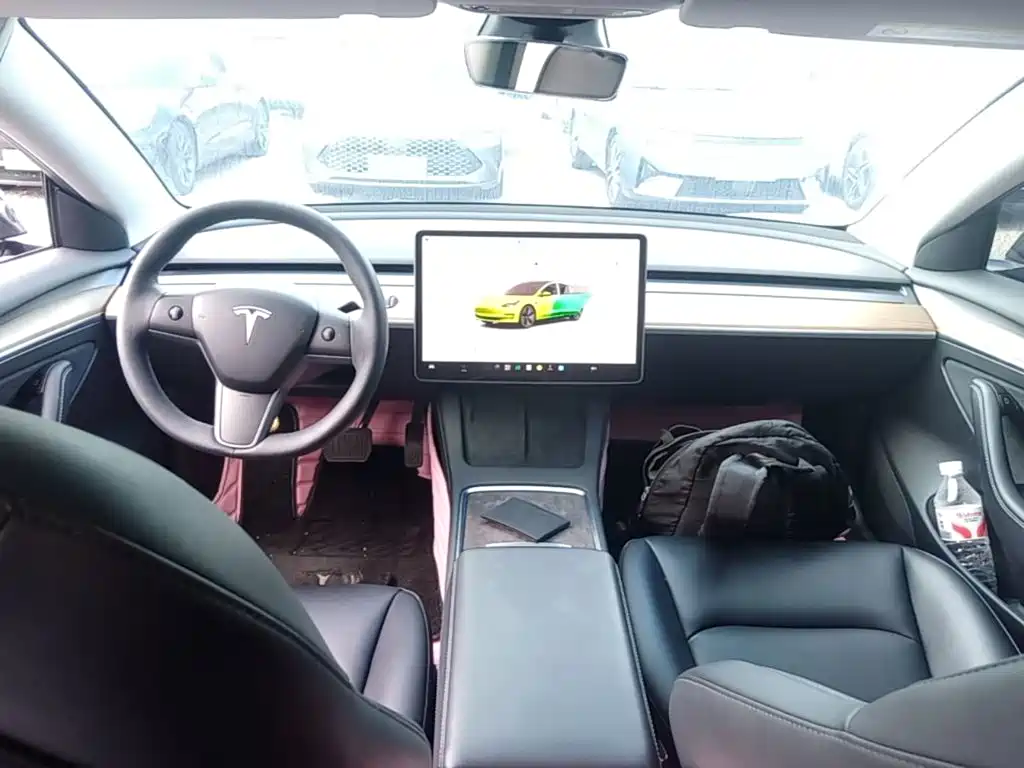 Tesla Model 3 — миниатюра 10